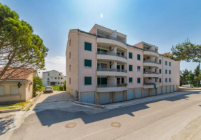 Apartments with a parking space Kastel Gomilica, Kastela - 15563